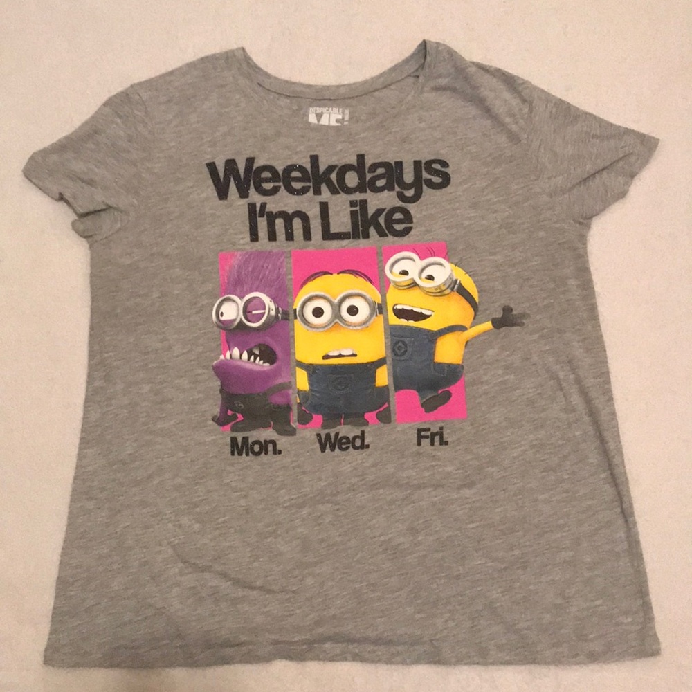 Gray graphic minion tee